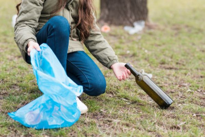 girl-cleaning-glass-bottle-from-ground.jpg